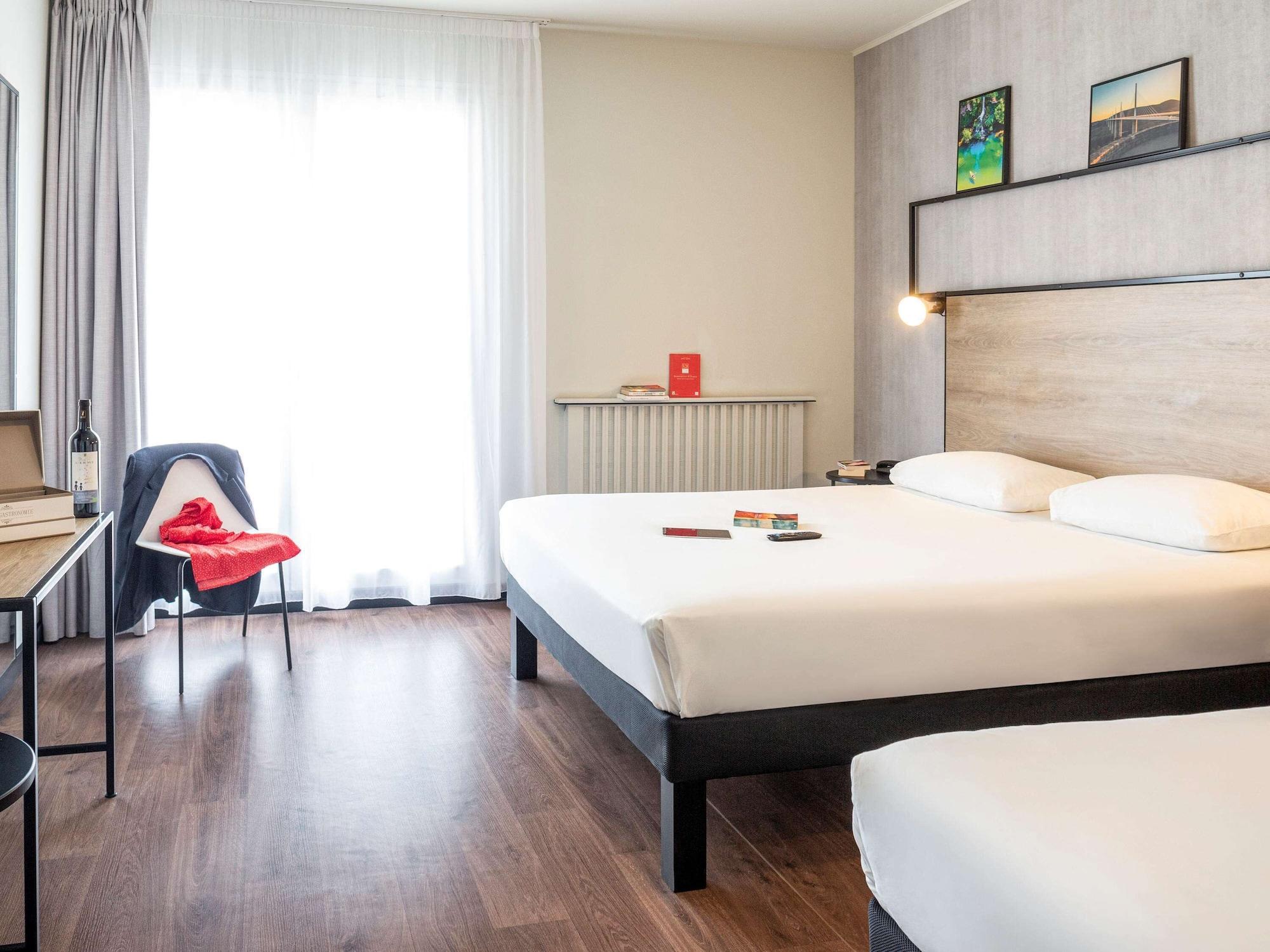 Отель Ibis Centre Мийо Экстерьер фото